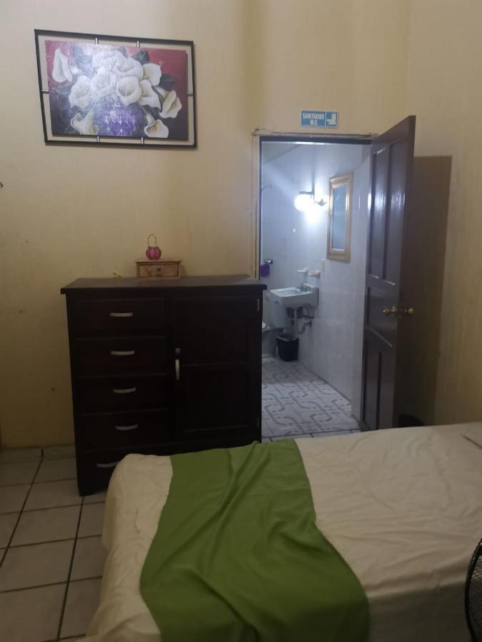 Hostal Guadalajara Dış mekan fotoğraf