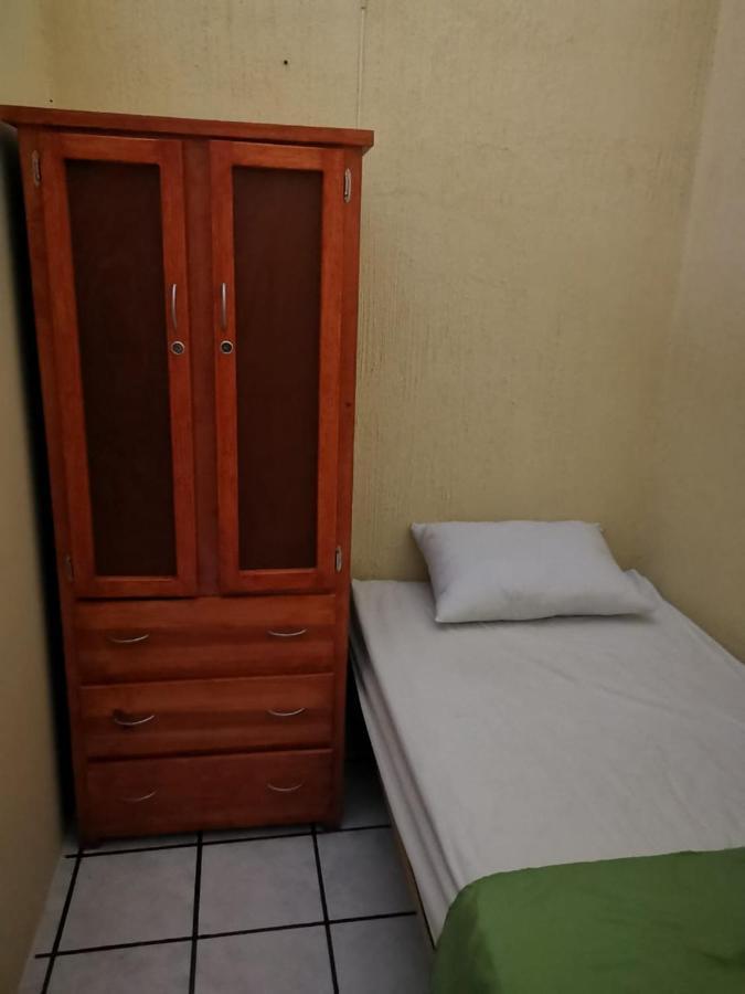 Hostal Guadalajara Dış mekan fotoğraf
